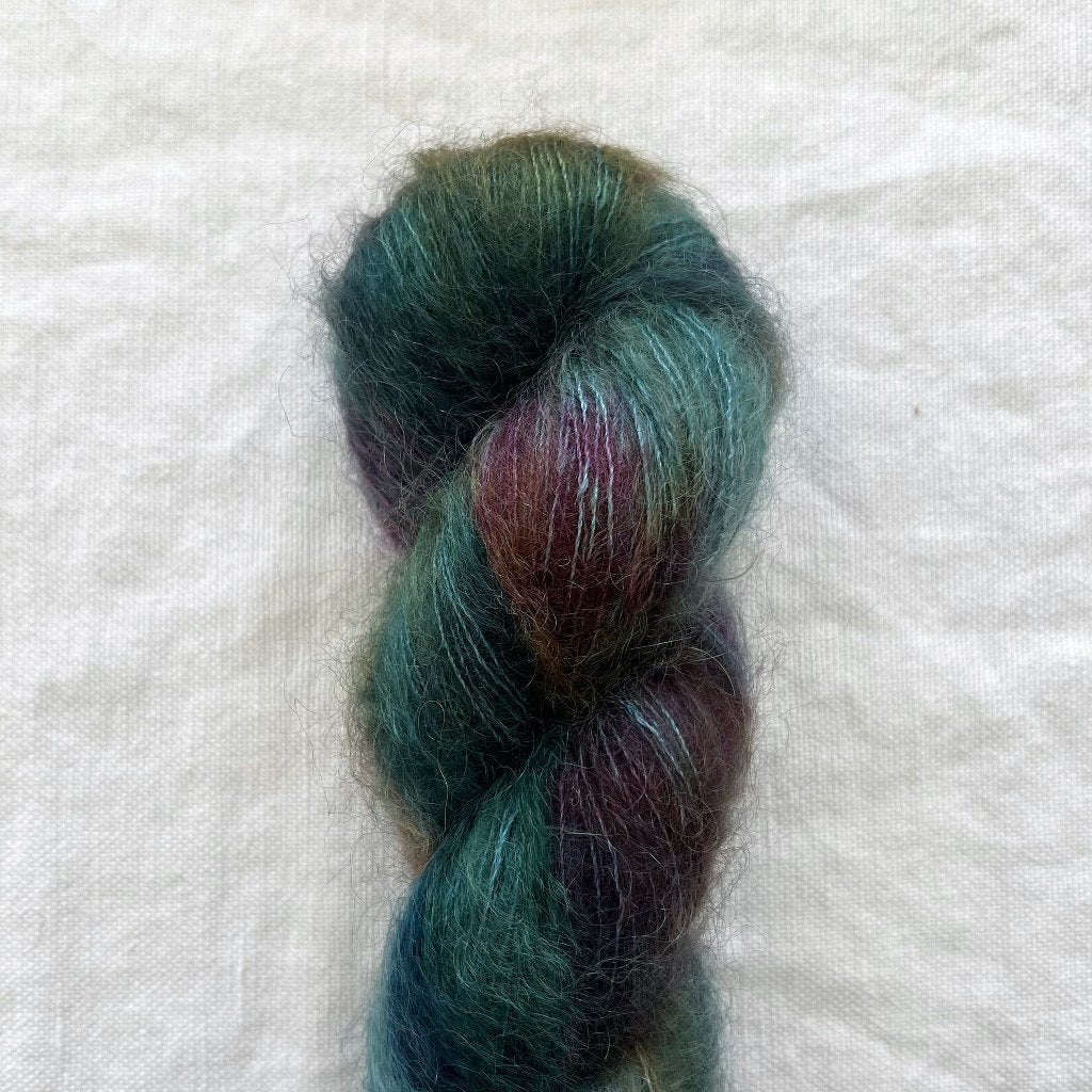 【kz】Lamrof Wave Mohair Stall Shangdrok Hand-Dyed Mohair Silk - Love Fest Fibers